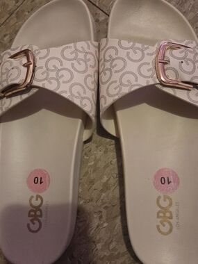GBG Los Angeles Pale Pink Logo-Print Slide Sandals with Rose Gold Buckles